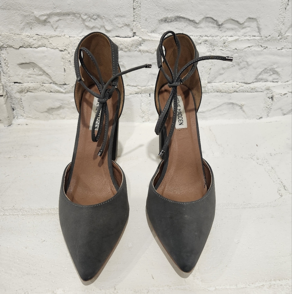Steve Madden Gray Heeled Shoes with Elegant Design